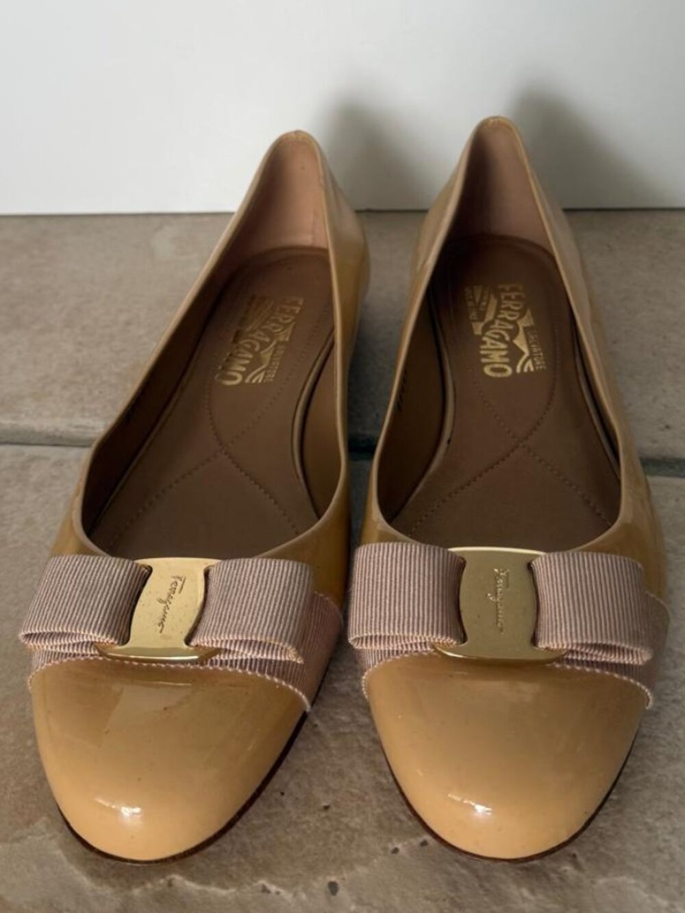 Salvatore Ferragamo Vara Bow Patent Flats Nude Camel Beige 8.5 C EU 38.5-39